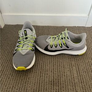 Nikes men running shoes